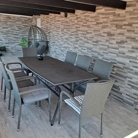 Appartma Robert Ii Apartman Vir